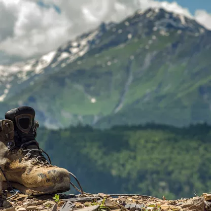 hiking-boots1200x600.jpg